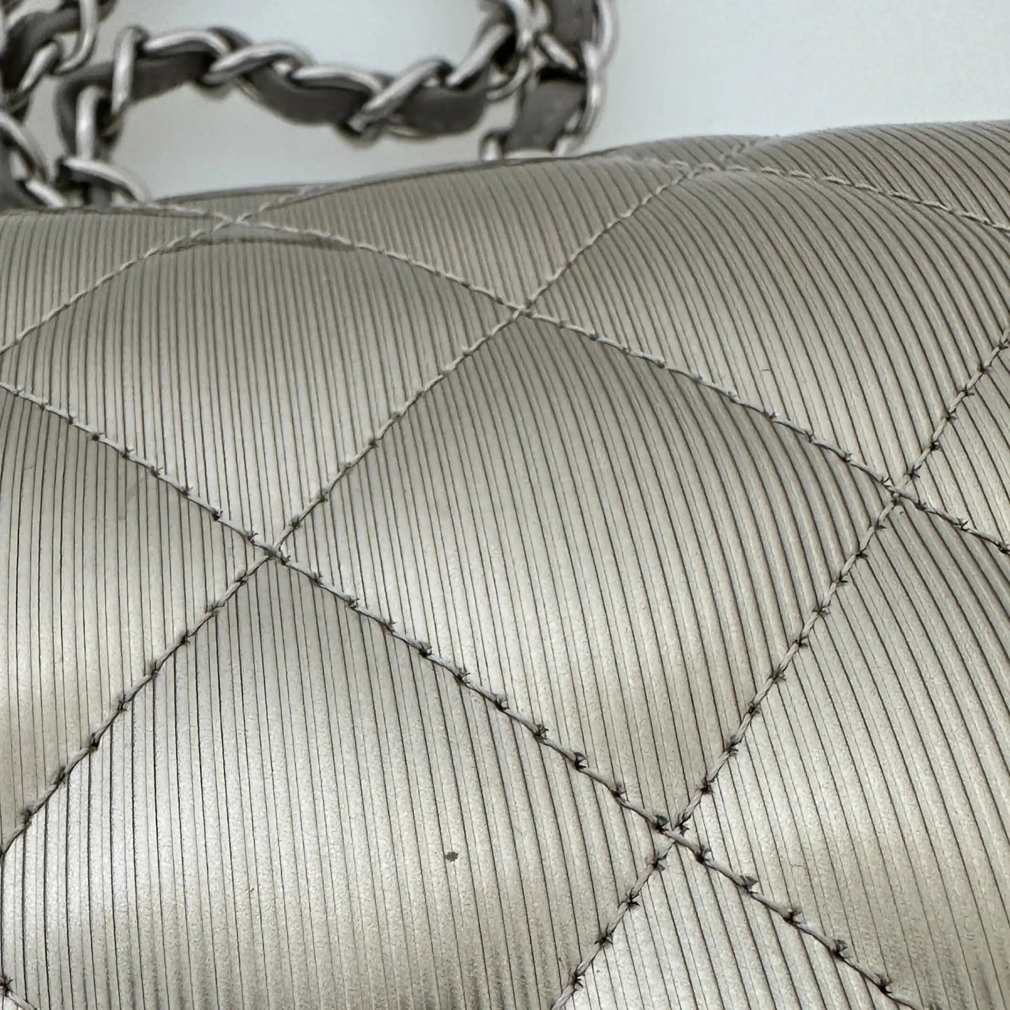 Chanel Timeless Maxi Double Flap Bag Champagner geprägtes Leder mit Iridescent-Finish selten / neuwertig Chanel