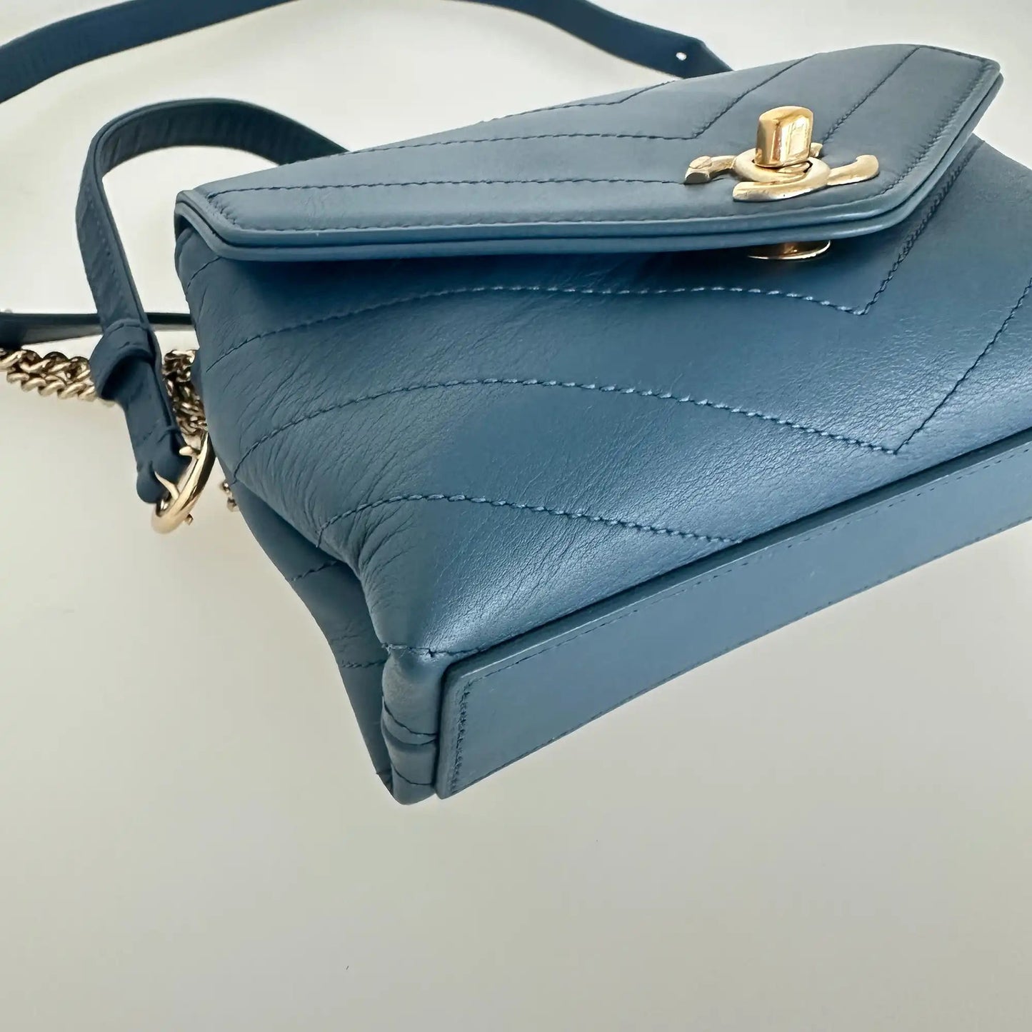 Chanel Chevron Coco Waist Bag blau / sehr gut Echtheitscheck