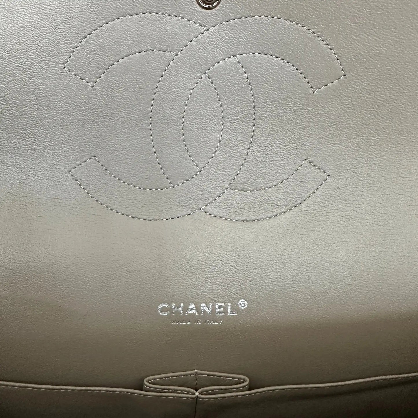 Chanel Timeless Maxi Double Flap Bag Champagner geprägtes Leder mit Iridescent-Finish selten / neuwertig Chanel