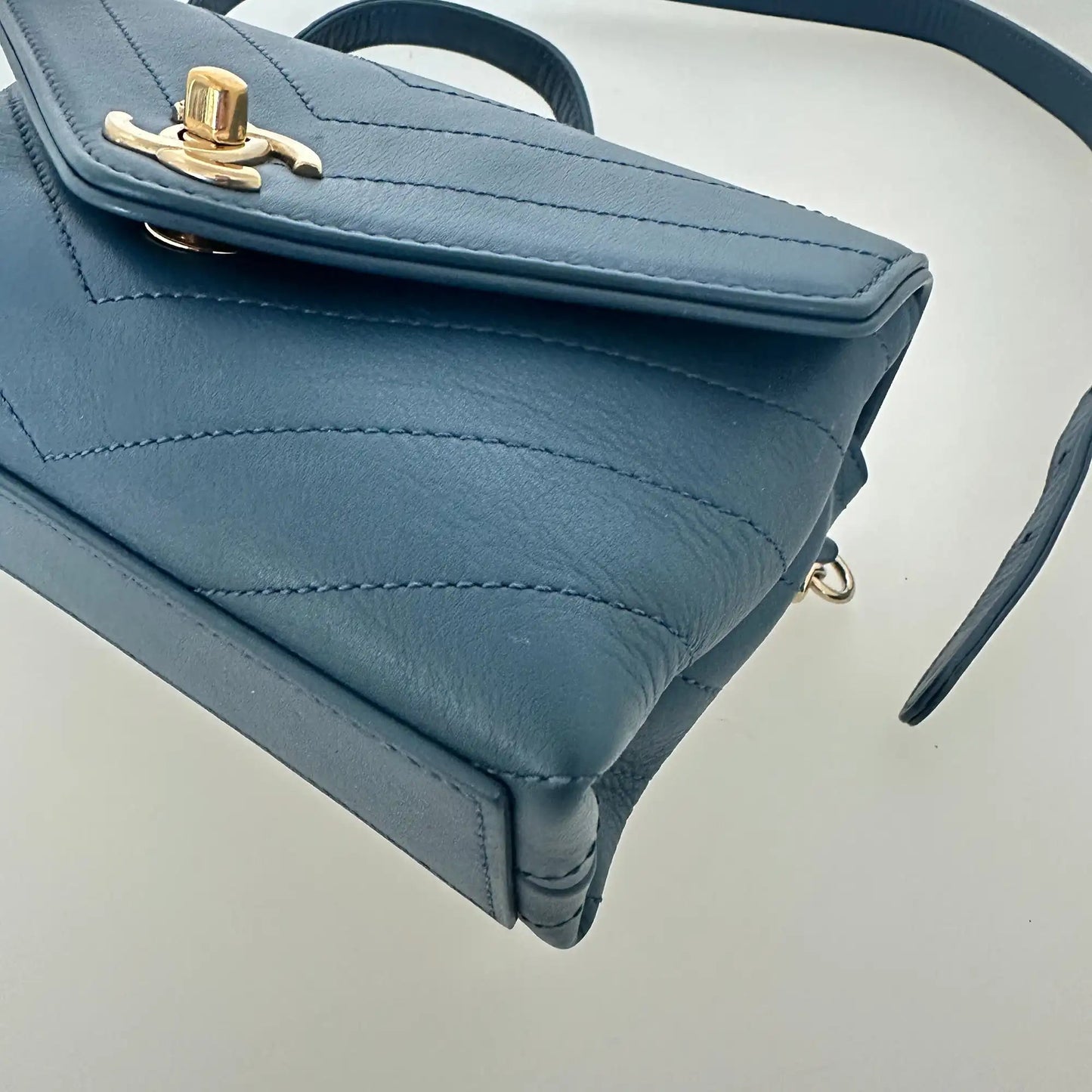 Chanel Chevron Coco Waist Bag blau / sehr gut Echtheitscheck