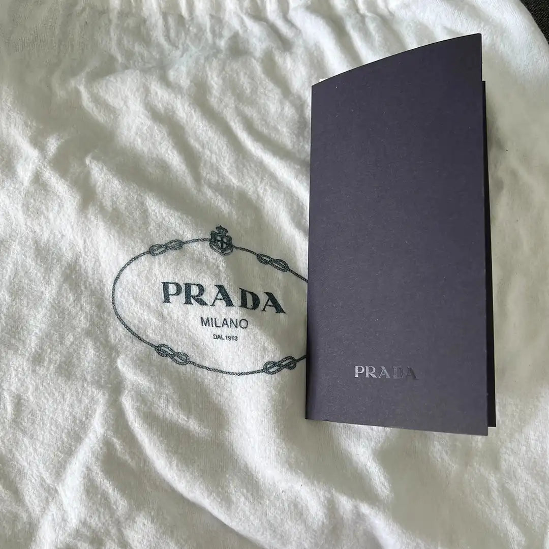 Prada Re-Edition 2005 Handtasche Saffiano Leder schwarz /neuwertig Prada