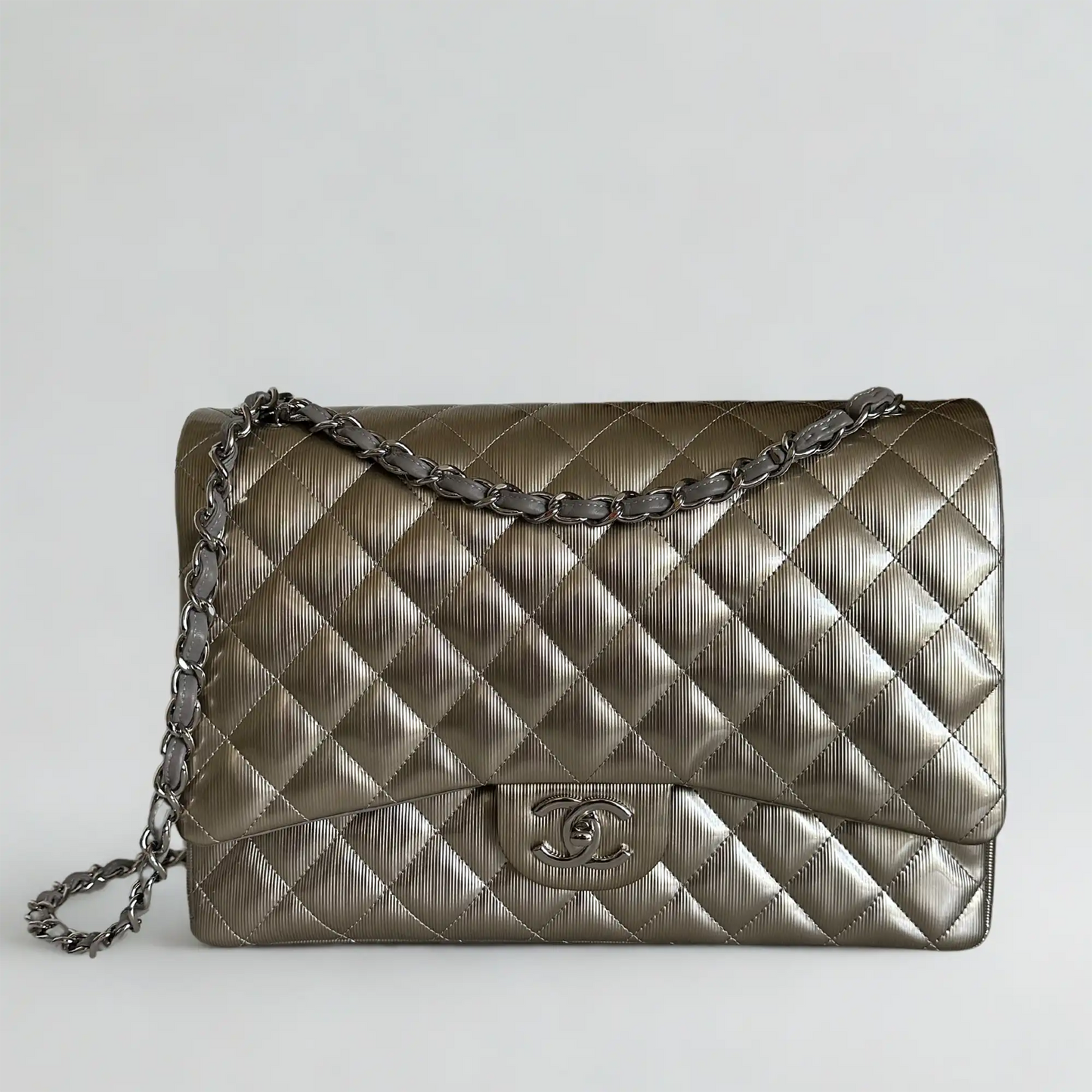 Chanel Timeless Maxi Double Flap Bag Champagner geprägtes Leder mit Iridescent-Finish selten / neuwertig Chanel