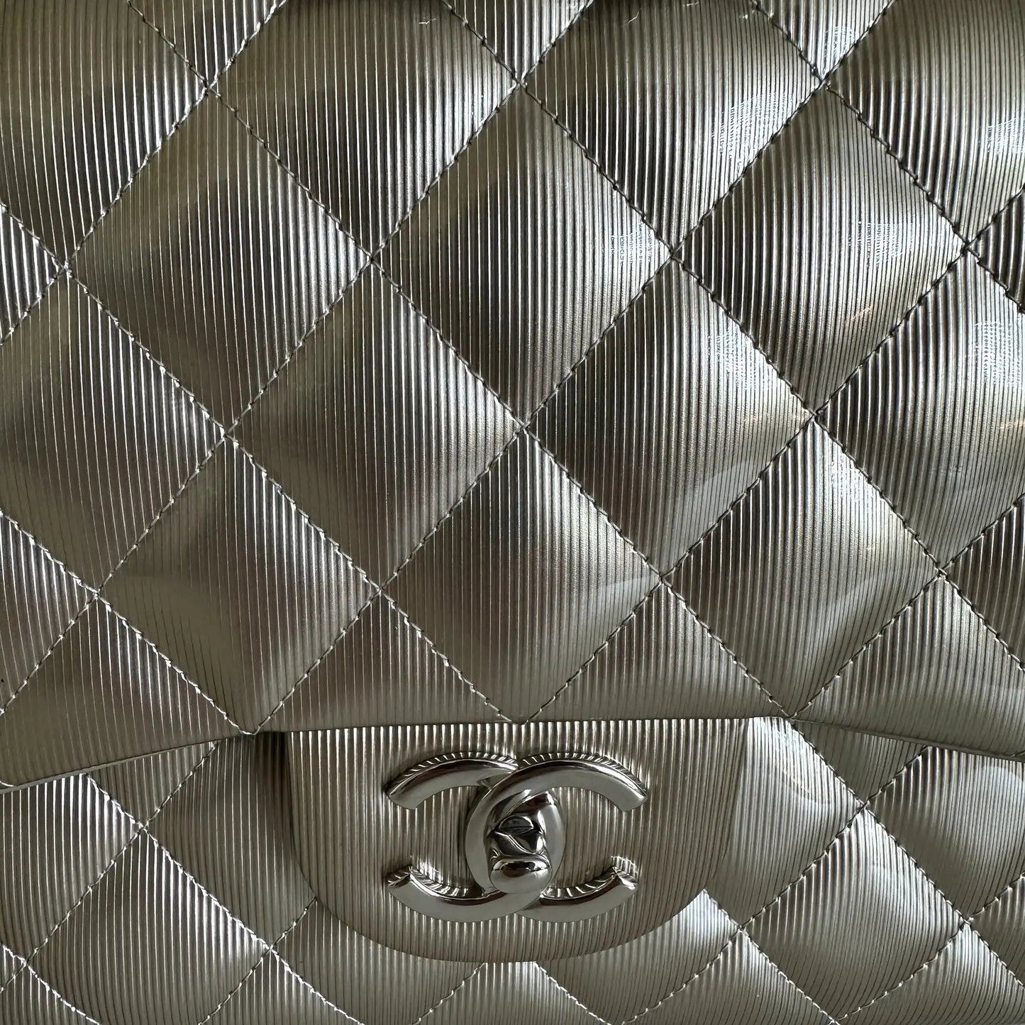 Chanel Timeless Maxi Double Flap Bag Champagner geprägtes Leder mit Iridescent-Finish selten / neuwertig Chanel