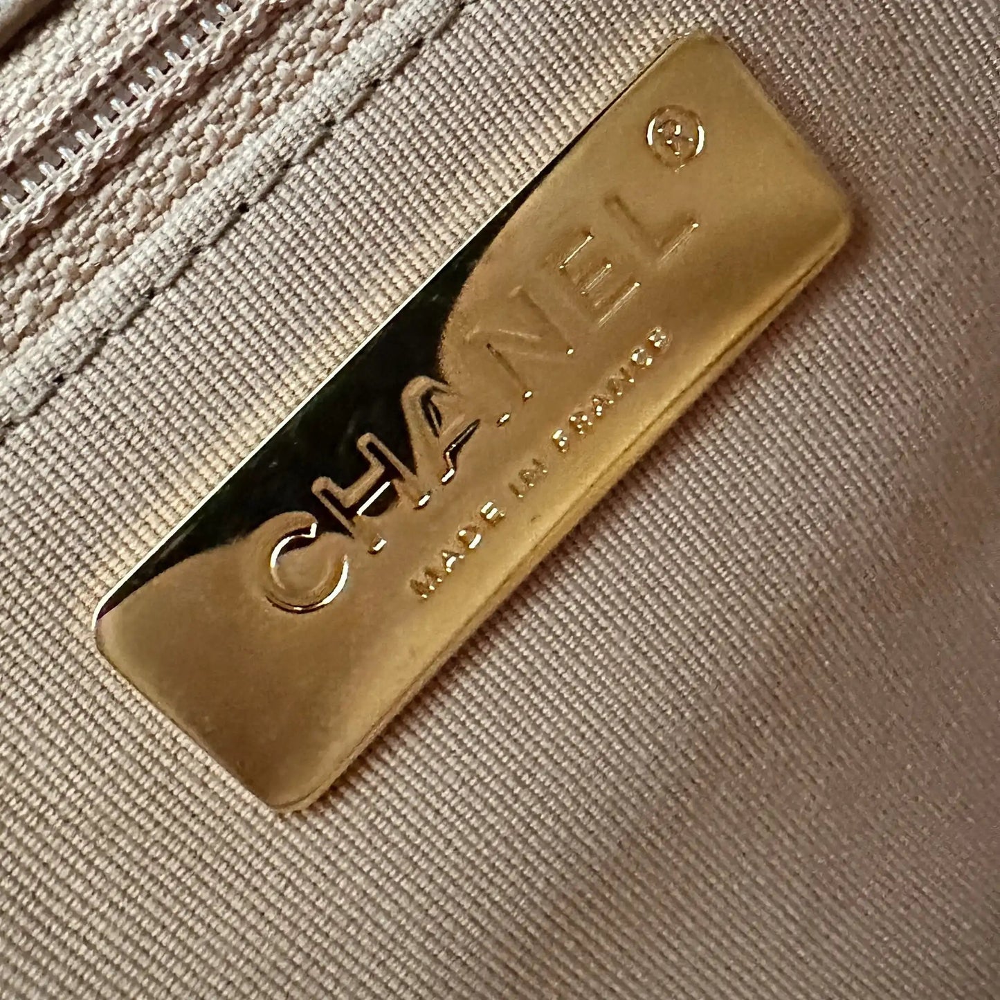 Chanel 19 Flap Bag Medium Tasche glänzendes Lammleder Caramel / sehr gut Chanel