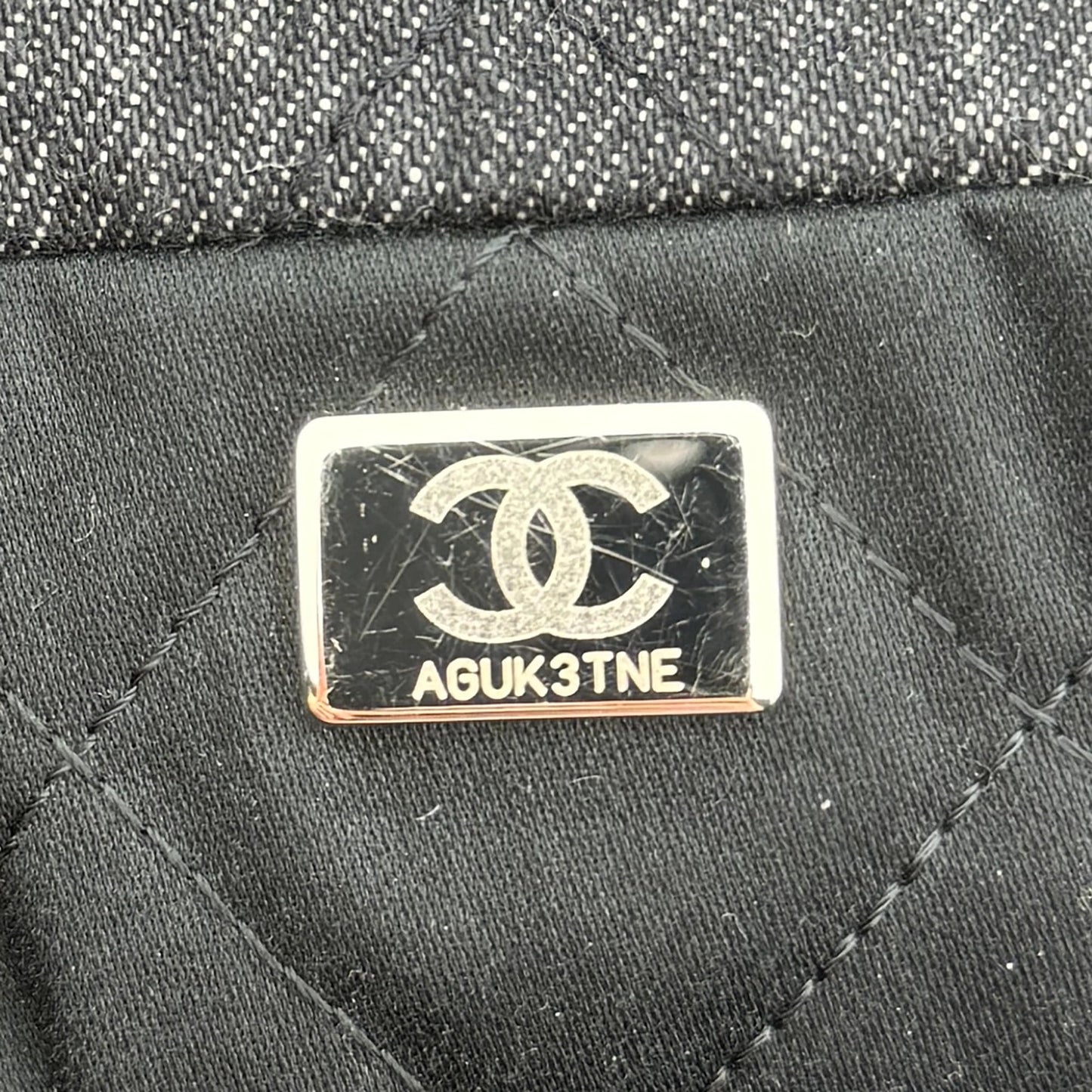 Chanel 22 mittelgroße Hobobag aus Denim Schwarz silberne Hardware / neuwertig Chanel