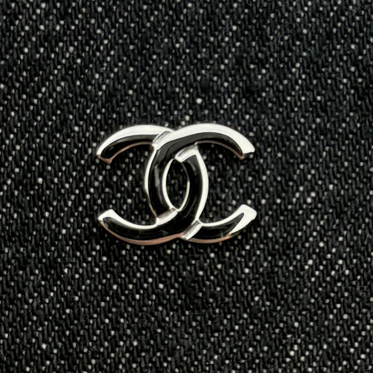 Chanel 22 mittelgroße Hobobag aus Denim Schwarz silberne Hardware / neuwertig Chanel