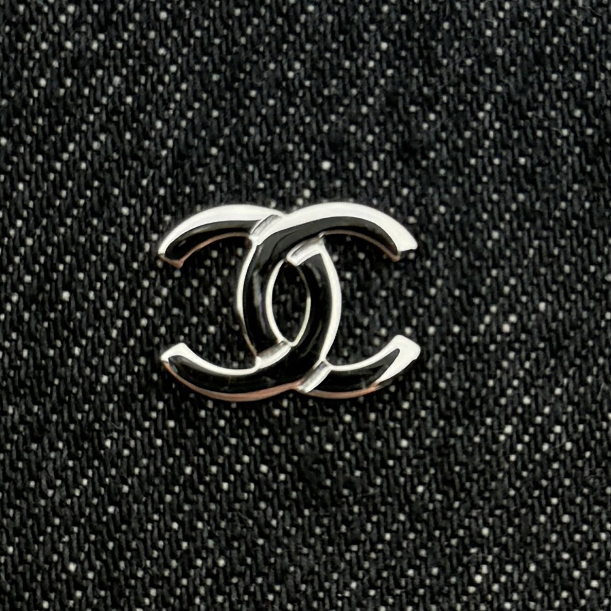 Chanel 22 mittelgroße Hobobag aus Denim Schwarz silberne Hardware / neuwertig Chanel