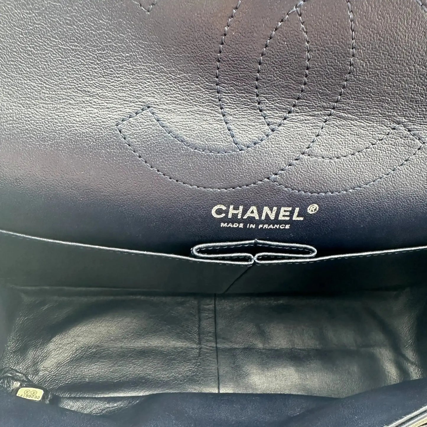 Chanel 2.55 Reissue 226 Medium Double Flap Bag Metallic Kalbsleder dunkelblau / sehr gut Chanel