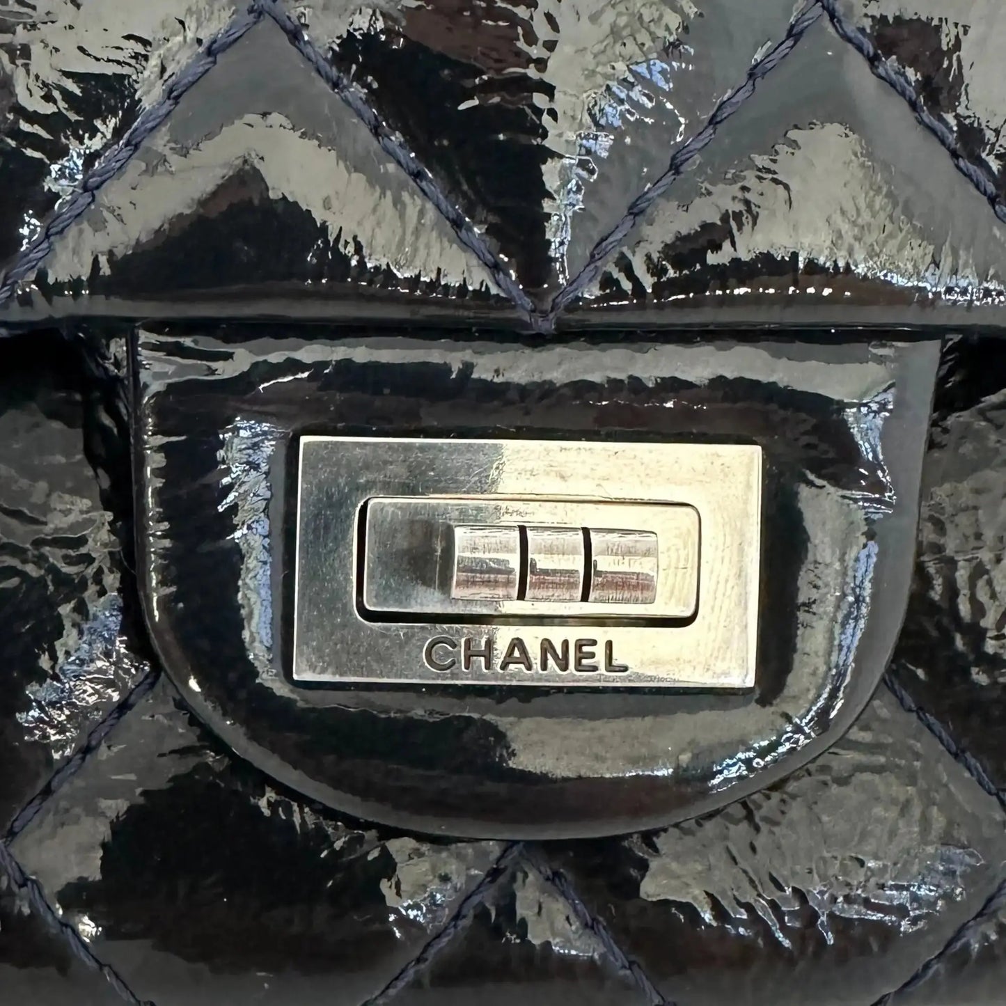 Chanel 2.55 Reissue 226 Medium Double Flap Bag Metallic Kalbsleder dunkelblau / sehr gut Chanel