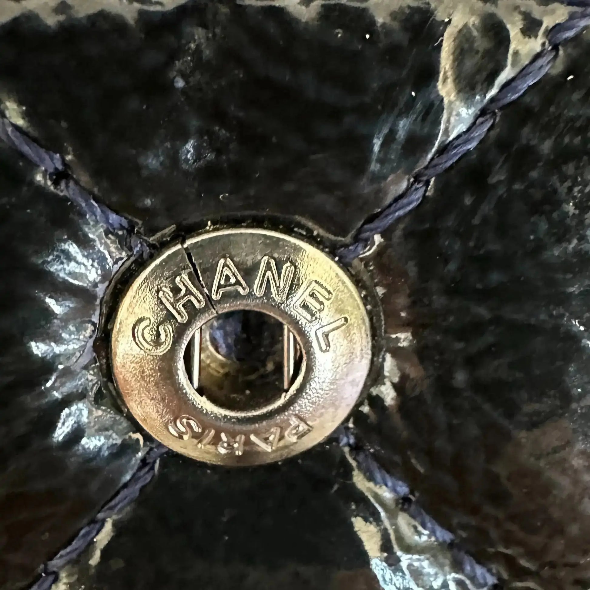 Chanel 2.55 Reissue 226 Medium Double Flap Bag Metallic Kalbsleder dunkelblau / sehr gut Chanel