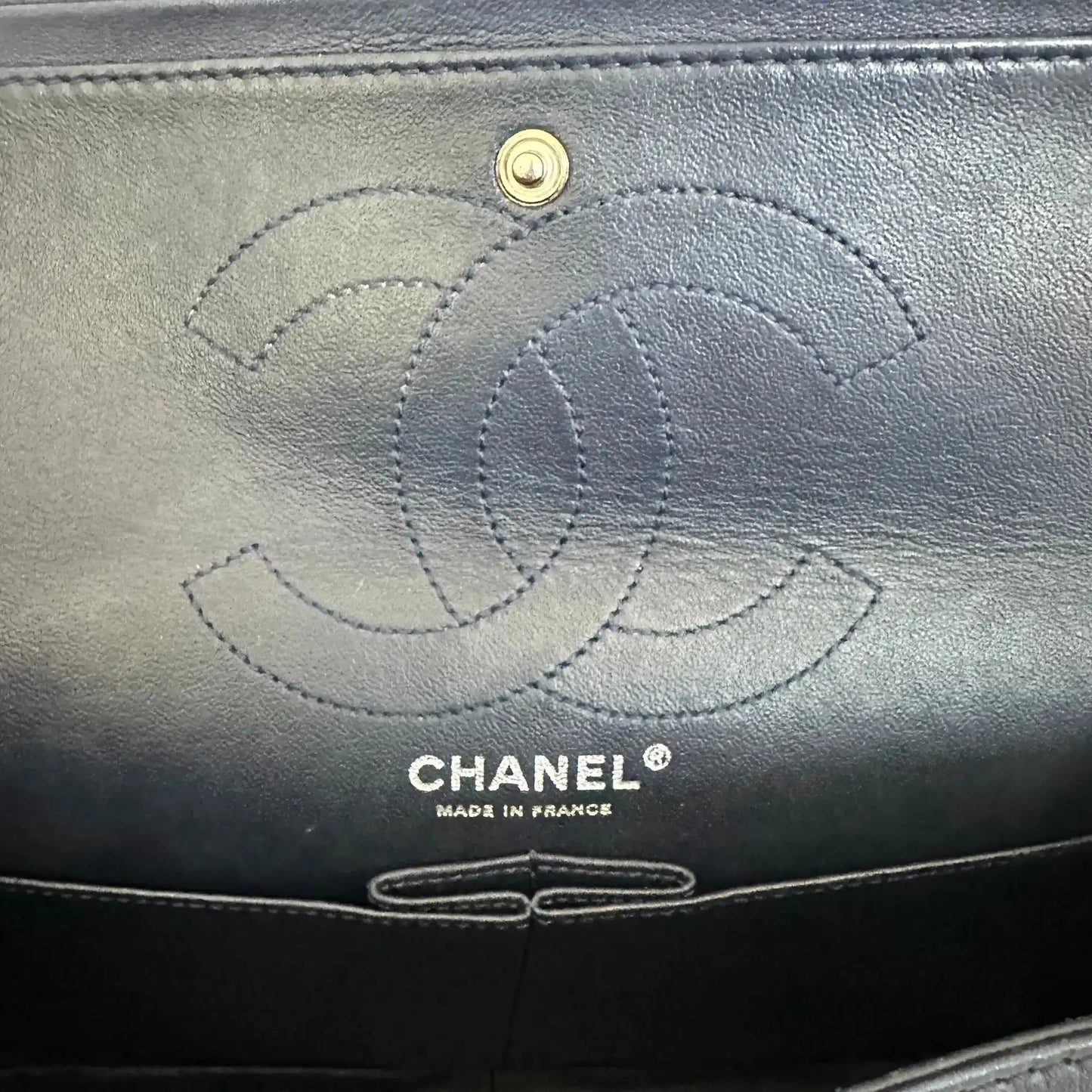 Chanel 2.55 Reissue 226 Medium Double Flap Bag Metallic Kalbsleder dunkelblau / sehr gut Chanel