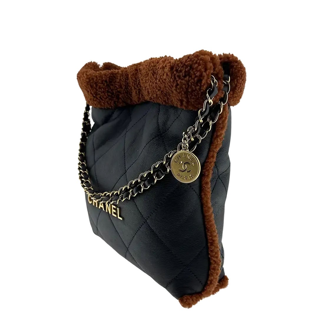 Chanel 22 kleine Hobobag aus Lammleder mit Lammfell / neuwertig Chanel