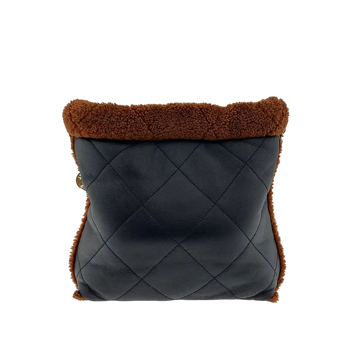 Chanel 22 kleine Hobobag aus Lammleder mit Lammfell / neuwertig Chanel