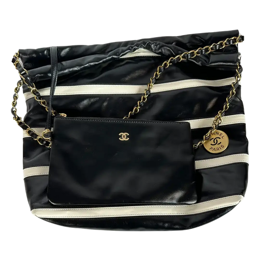 Chanel 22 kleine Hobobag schwarz weiß gestreift 2024 / neuwertig Chanel