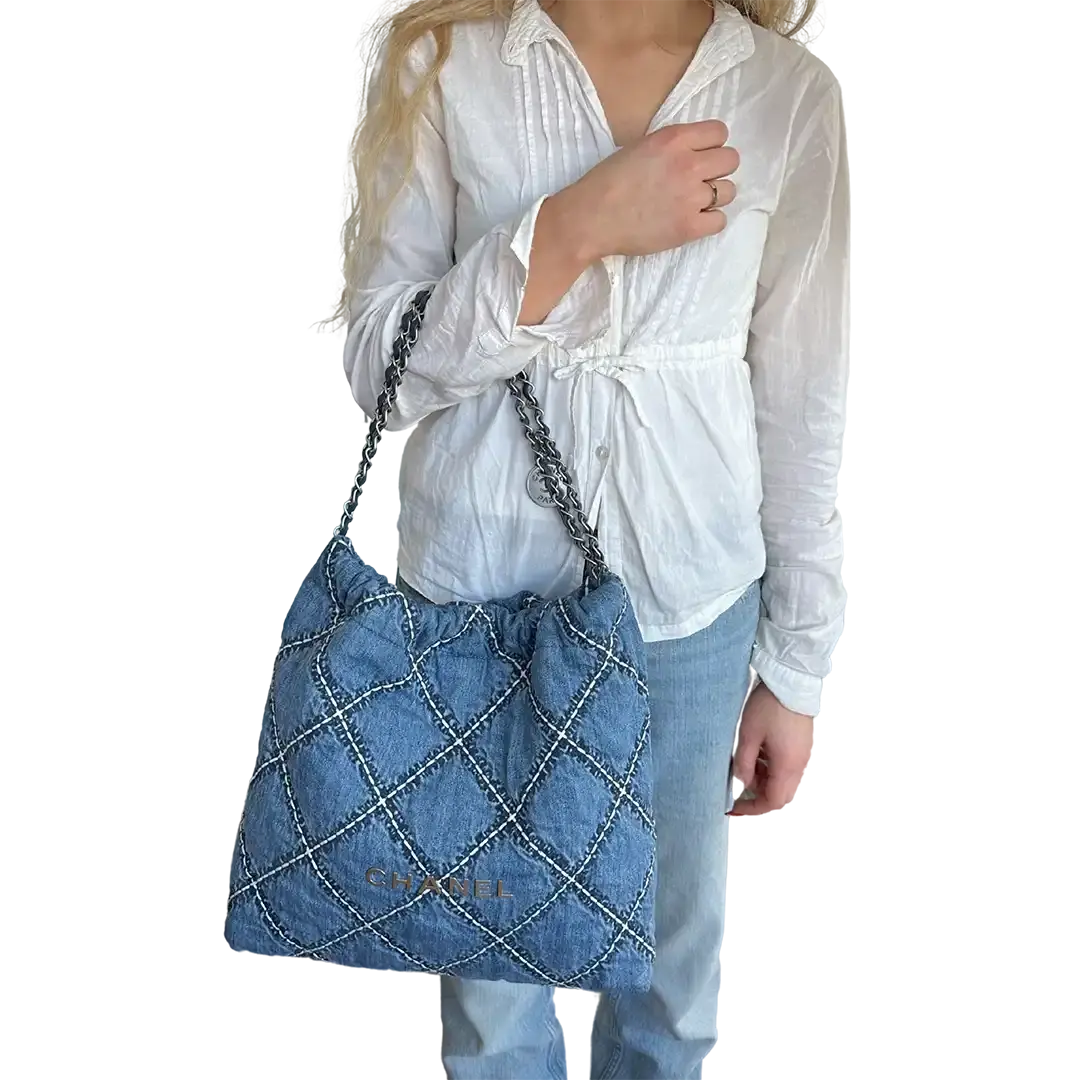 Chanel 22 mittelgoße Hobobag Denim 2022 / sehr gut Chanel