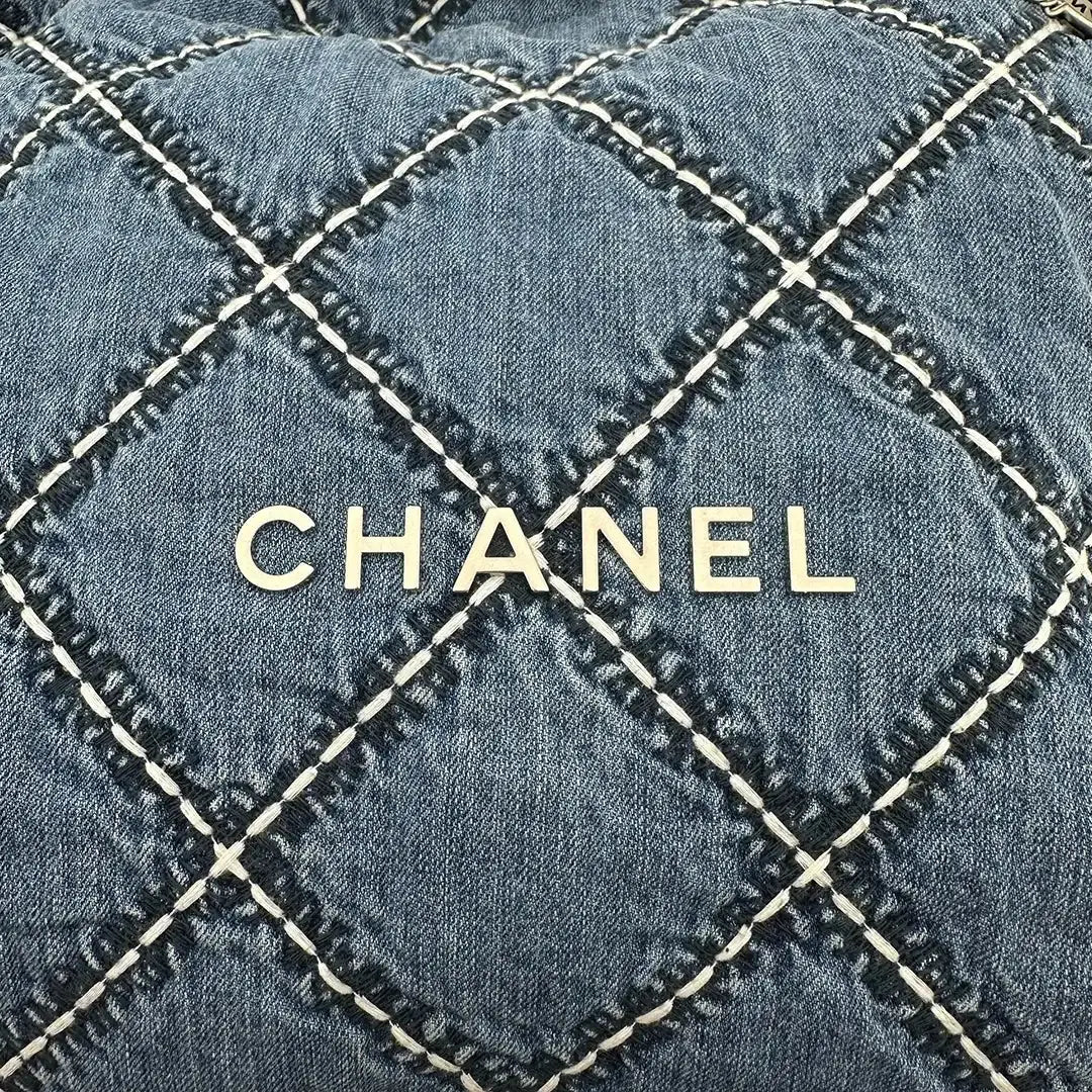 Chanel 22 mittelgoße Hobobag Denim 2022 / sehr gut Chanel