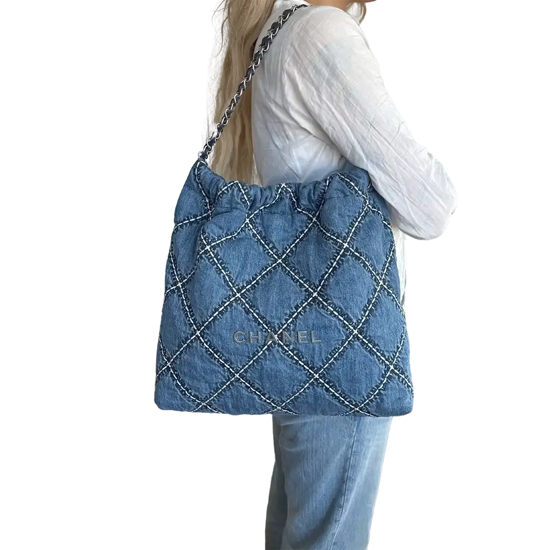 Chanel 22 mittelgoße Hobobag Denim 2022 / sehr gut Chanel