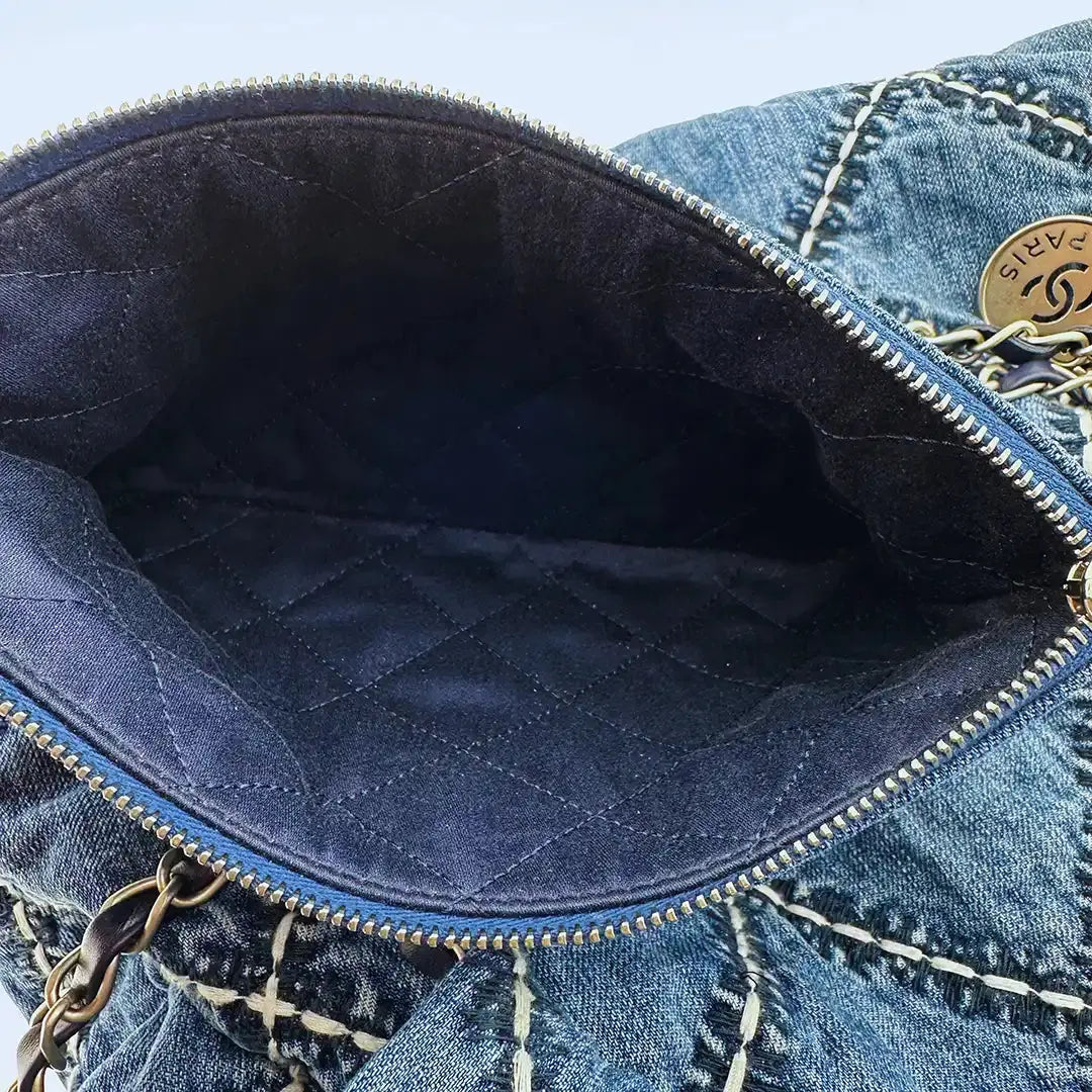 Chanel 22 mittelgoße Hobobag Denim 2022 / sehr gut Chanel