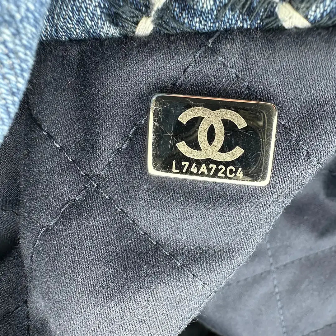 Chanel 22 mittelgoße Hobobag Denim 2022 / sehr gut Chanel