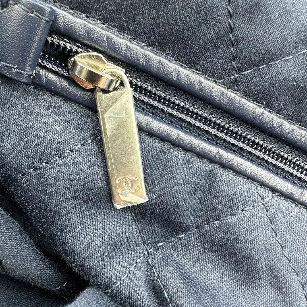 Chanel 22 mittelgoße Hobobag Denim 2022 / sehr gut Chanel