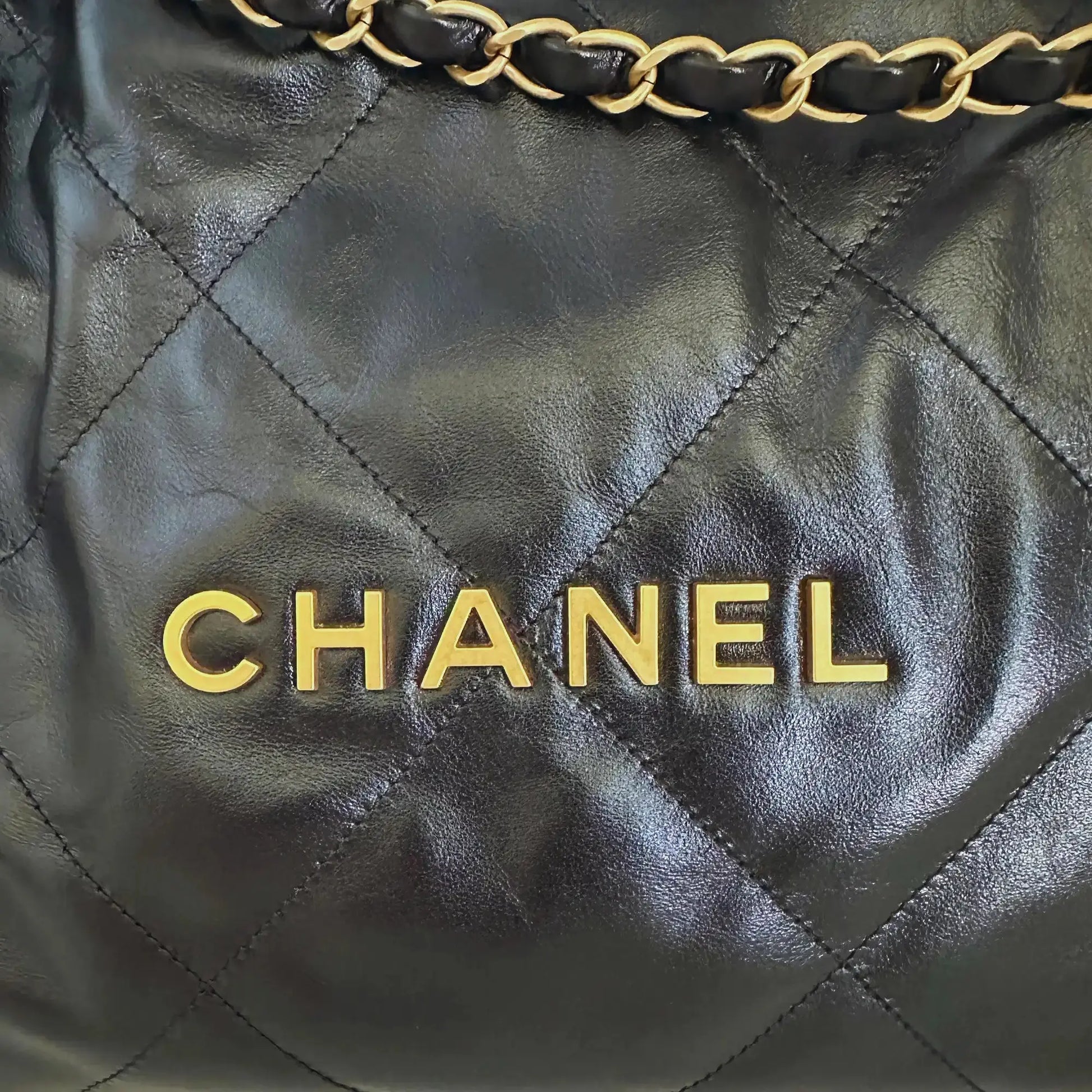 Chanel 22 mittelgoße Hobobag schwarz goldene Hardware 2025 Fullset / ungetragen Chanel