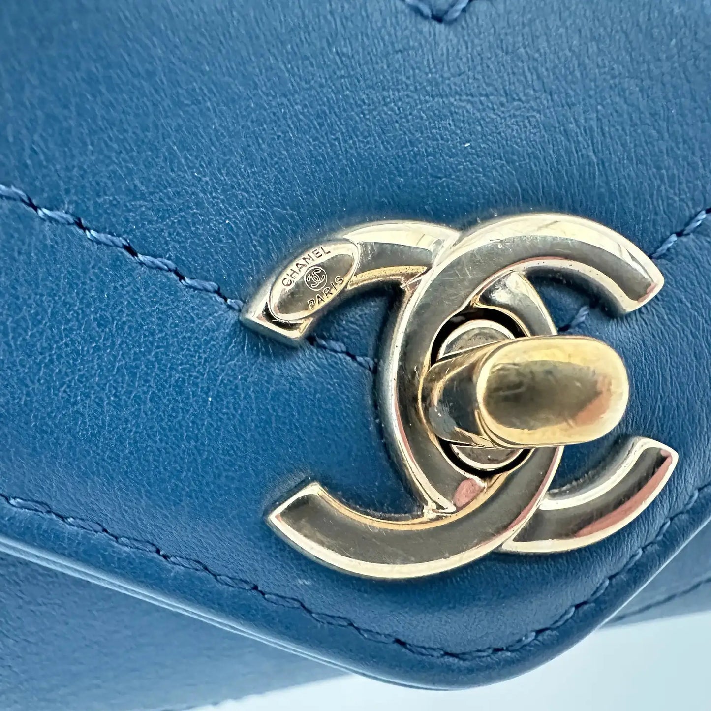 Chanel Chevron Coco Waist Bag blau / sehr gut Chanel