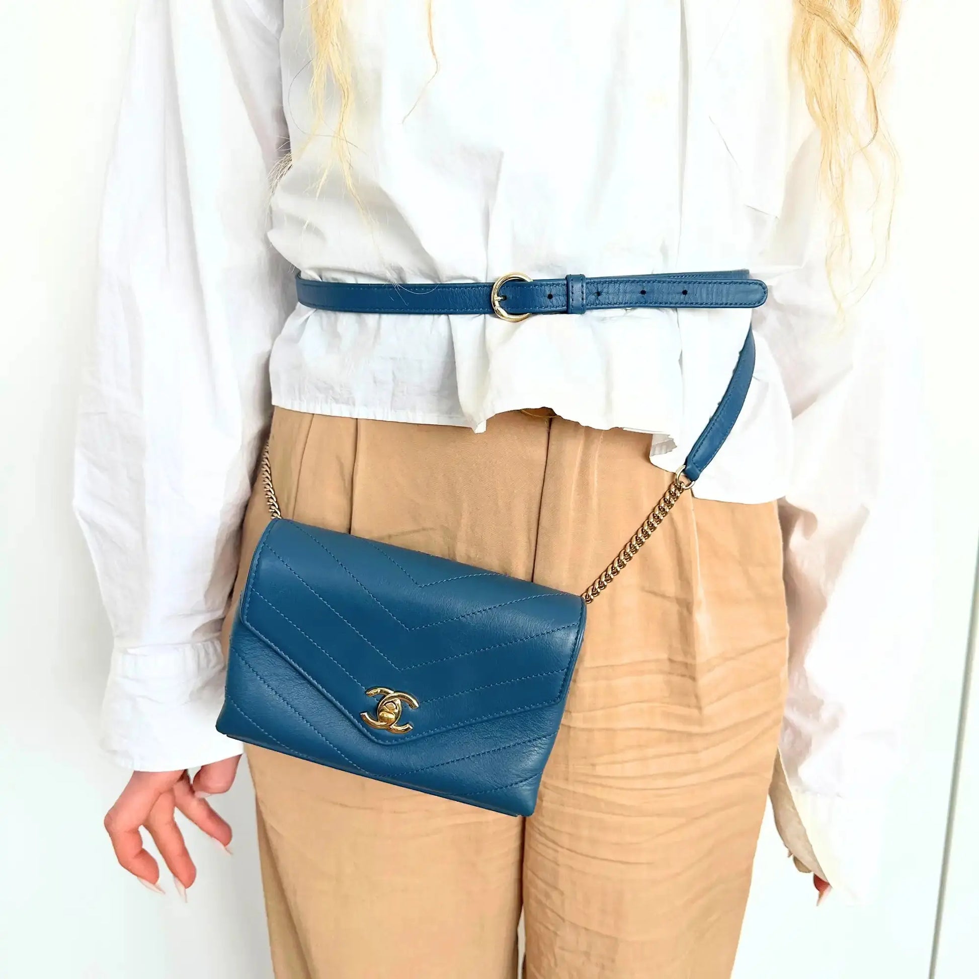 Chanel Chevron Coco Waist Bag blau / sehr gut Chanel
