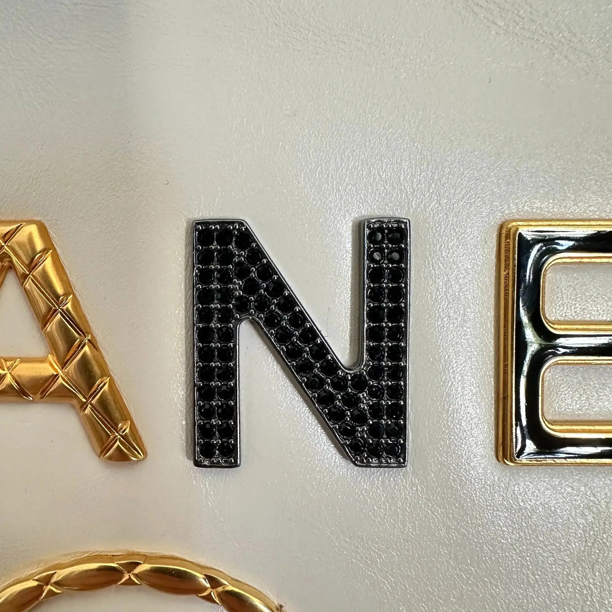 Chanel Deauville Charms Small aged Calfskin 2021 / sehr gut Chanel