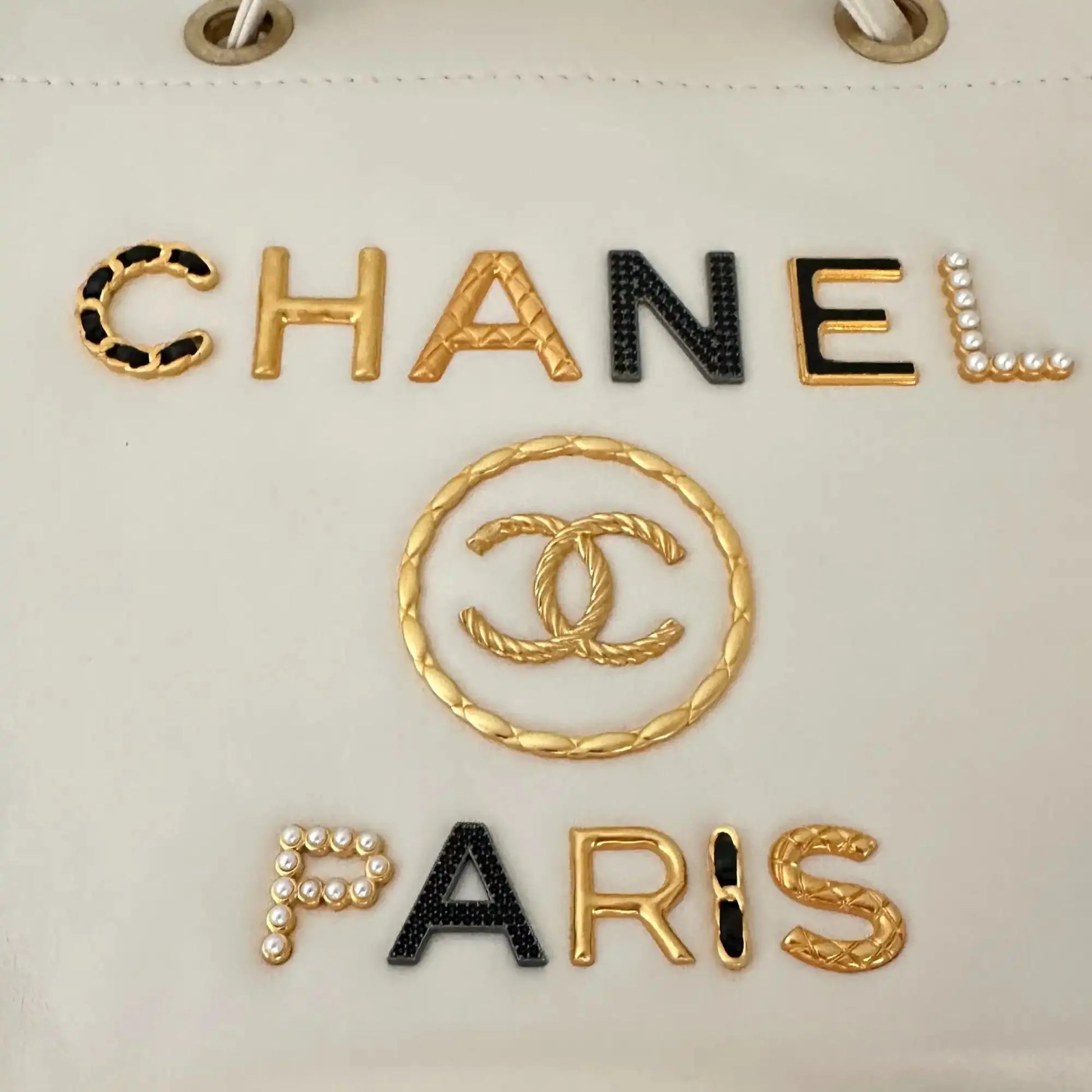 Chanel Deauville Charms Small aged Calfskin 2021 / sehr gut Chanel