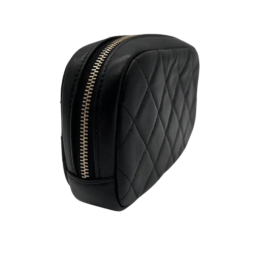 Chanel Kosmetiktasche CC Schnalle Leder / neu Chanel