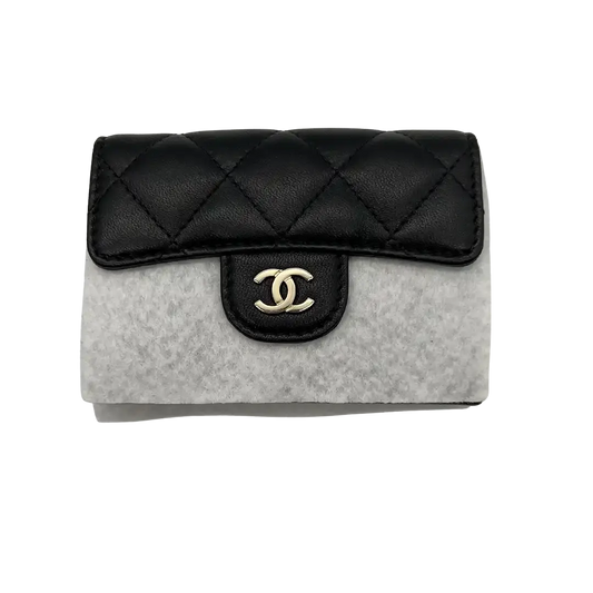 Chanel Timeless Portemonnaie aus Lammleder schwarz / ungetragen Chanel