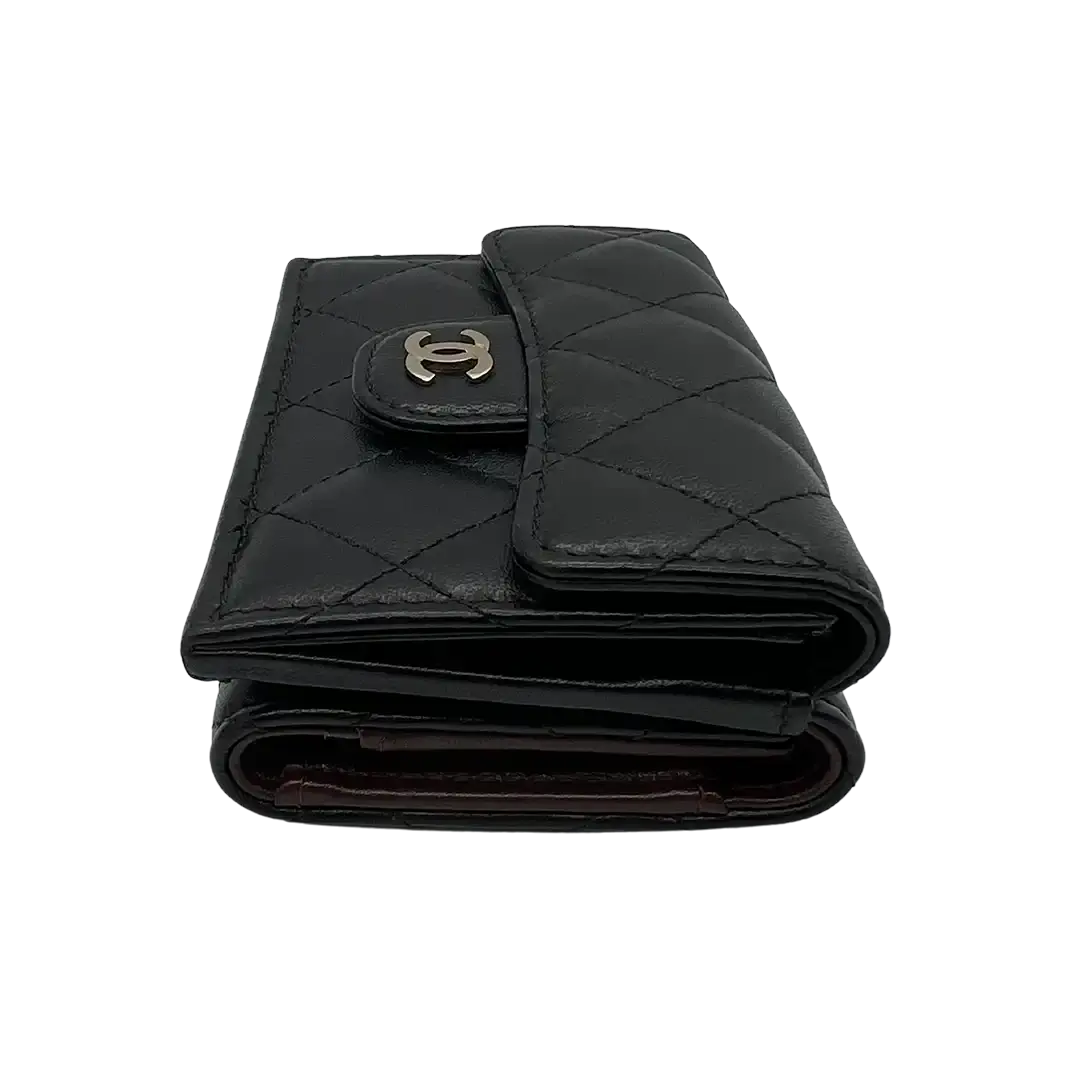 Chanel Timeless Portemonnaie aus Lammleder schwarz / ungetragen Chanel