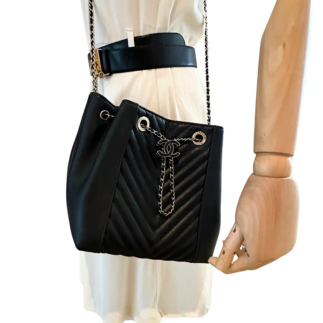 Chanel Bucket Bag Drawstring Chevron Kalbsleder / sehr gut Chanel