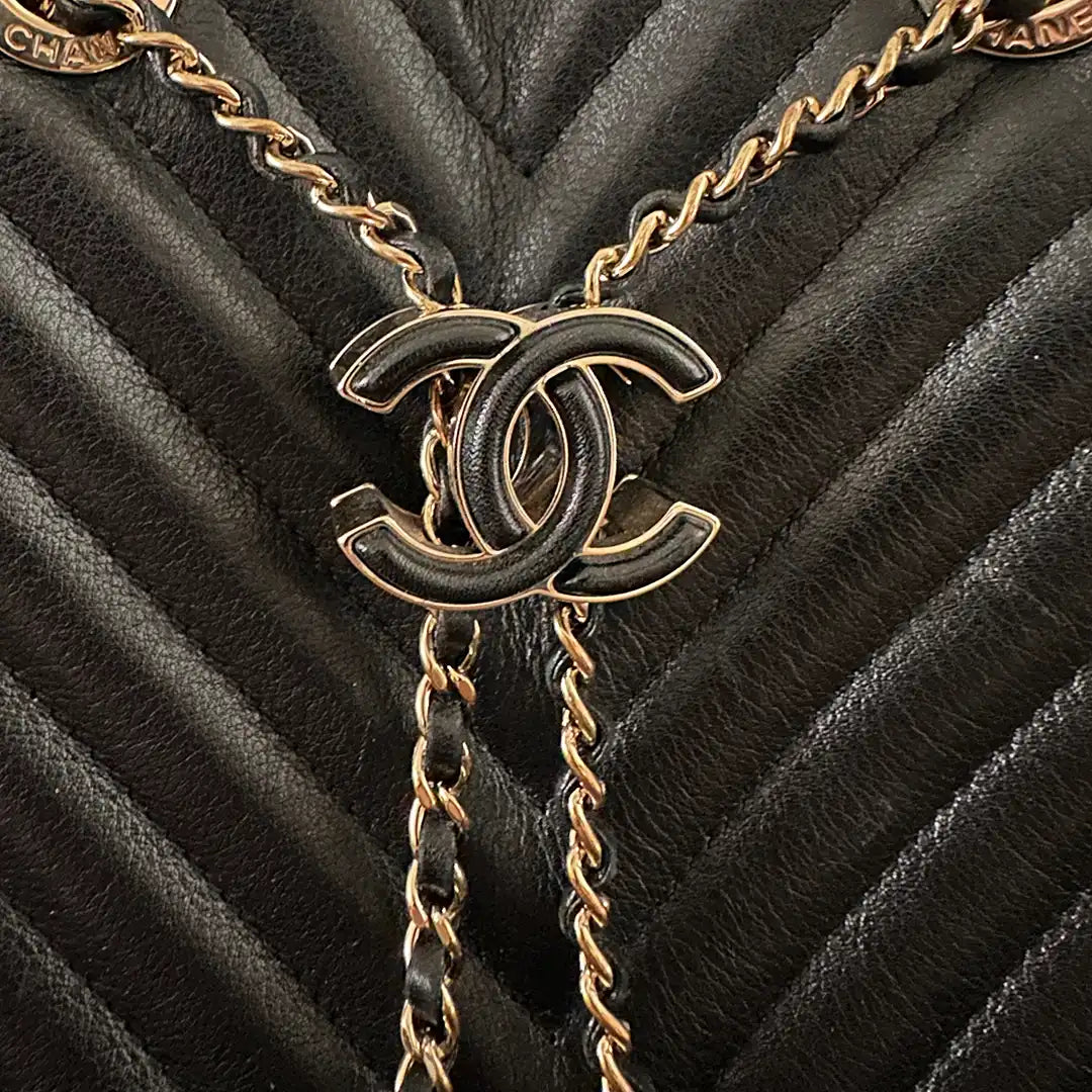 Chanel Bucket Bag Drawstring Chevron Kalbsleder / sehr gut Chanel