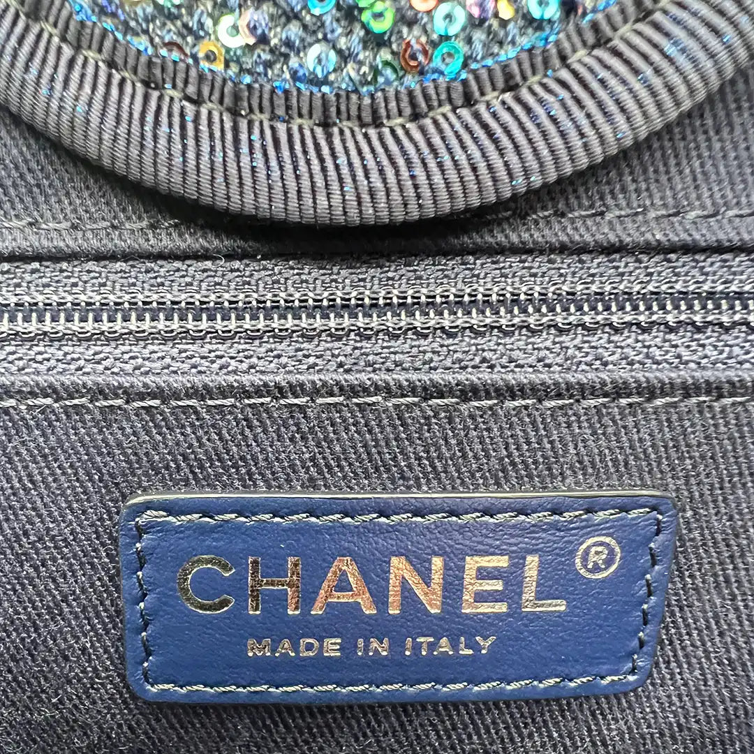 Chanel Deauville Pailetten blau made in label