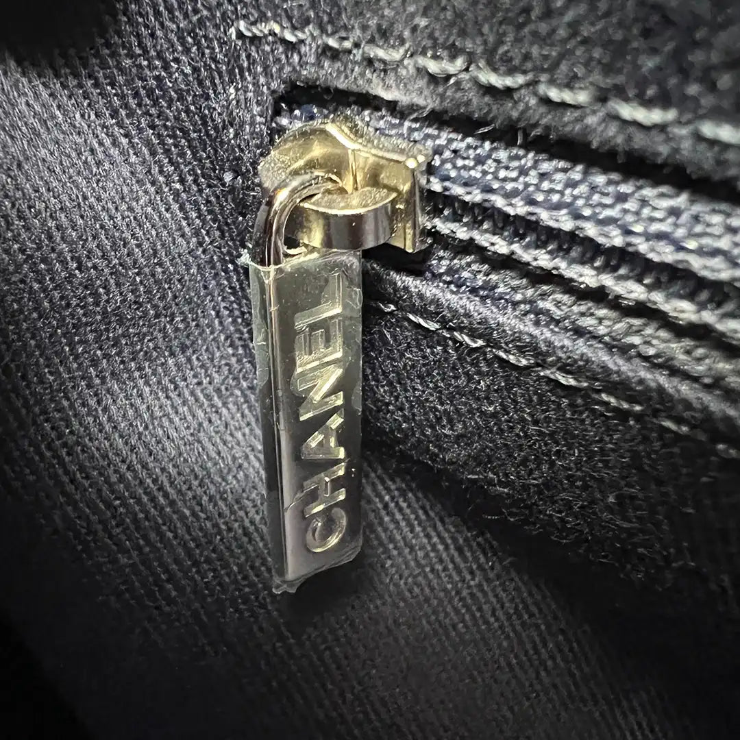 Chanel Deauville Pailetten blau zipper
