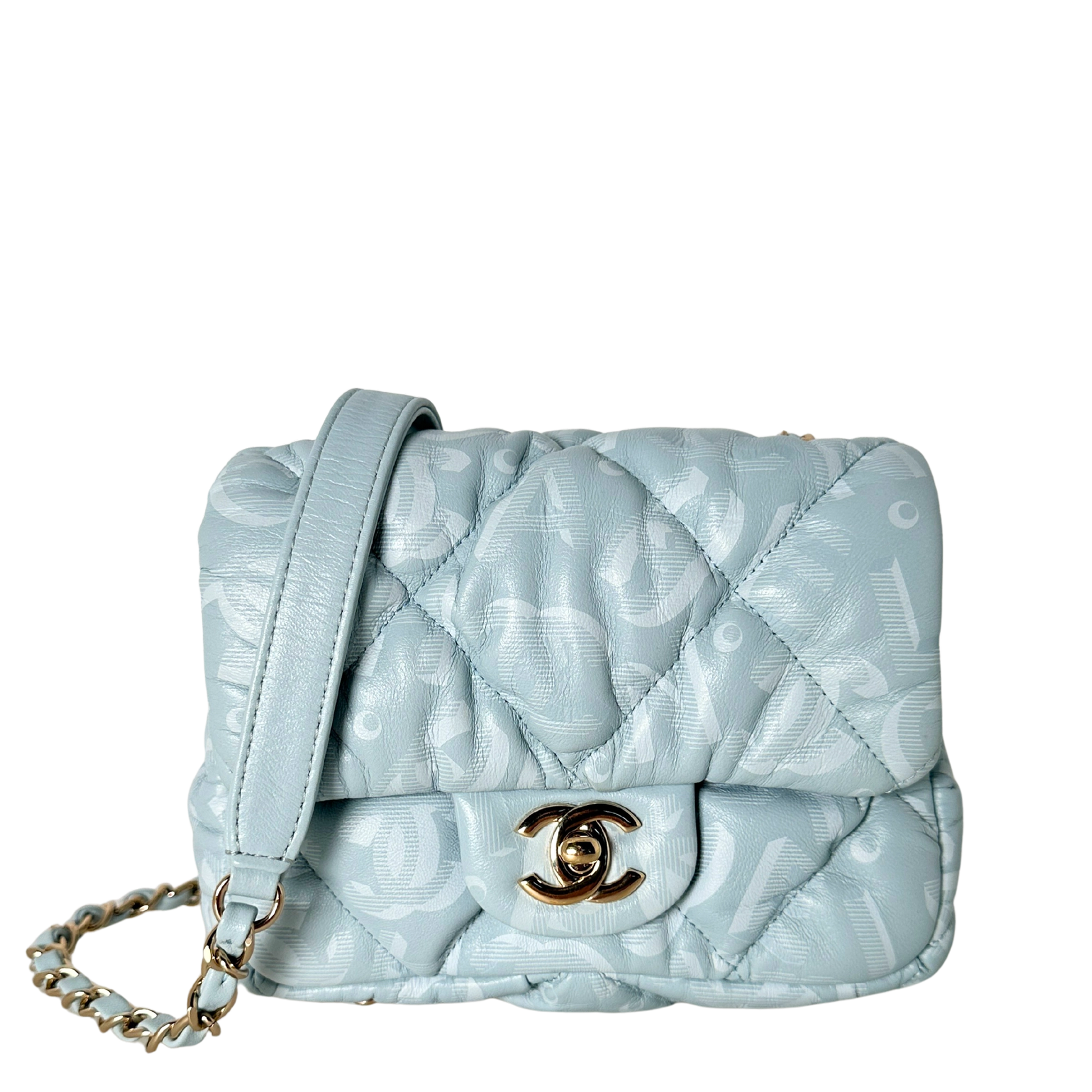 Chanel Mini Flap Bag aus hellblauem Puffer-Lammleder Fullset / neuwertig Chanel