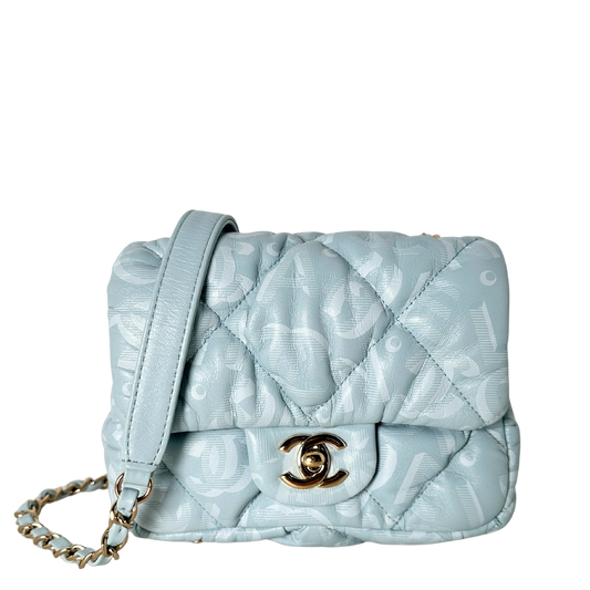 Chanel Mini Flap Bag aus hellblauem Puffer-Lammleder Fullset / neuwertig Chanel