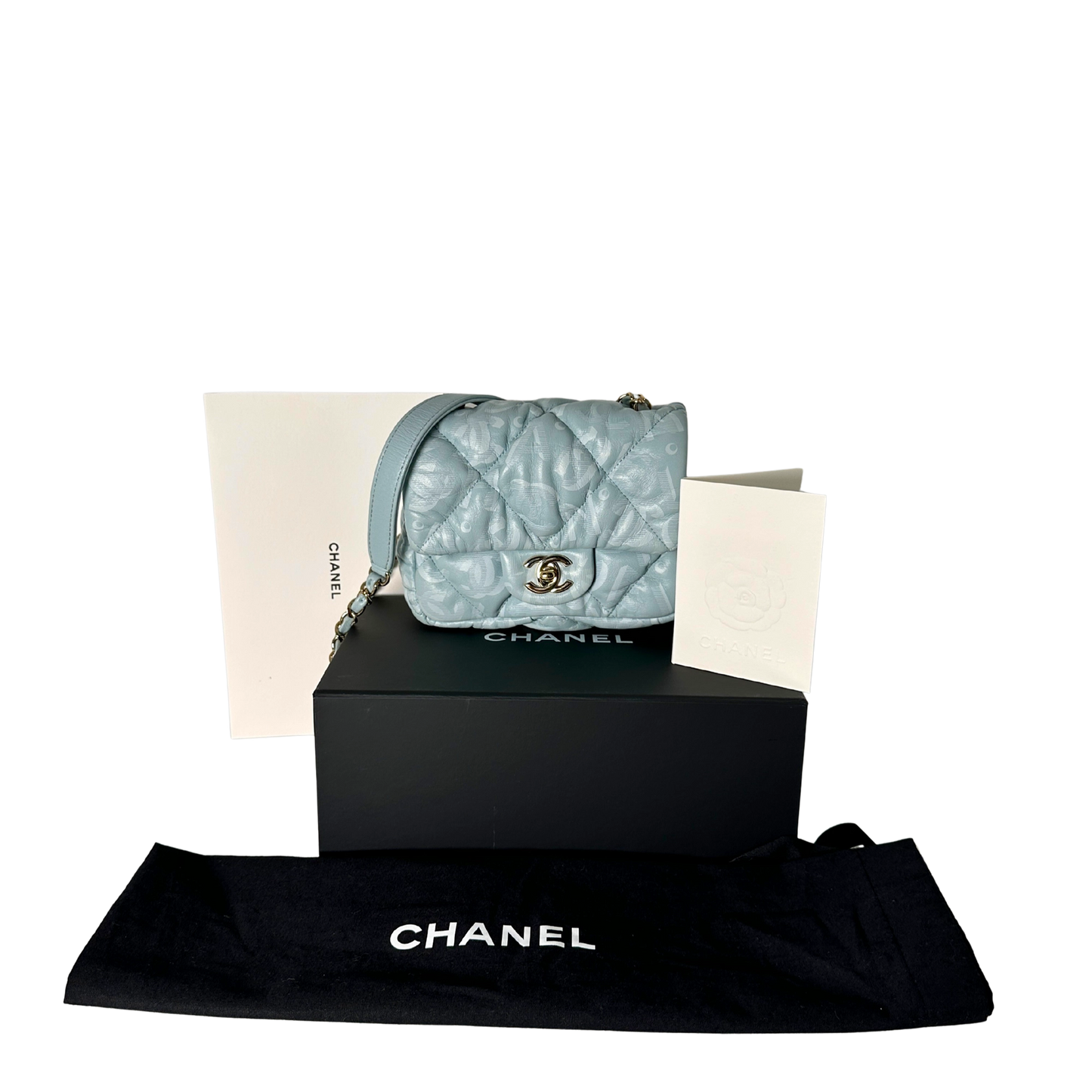 Chanel Mini Flap Bag aus hellblauem Puffer-Lammleder Fullset / neuwertig Chanel