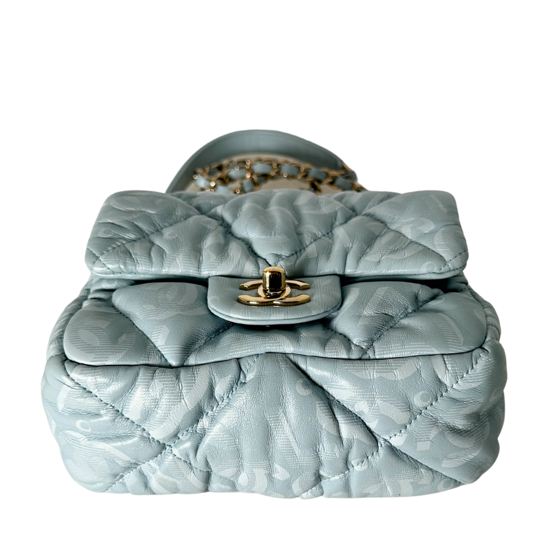 Chanel Mini Flap Bag aus hellblauem Puffer-Lammleder Fullset / neuwertig Chanel