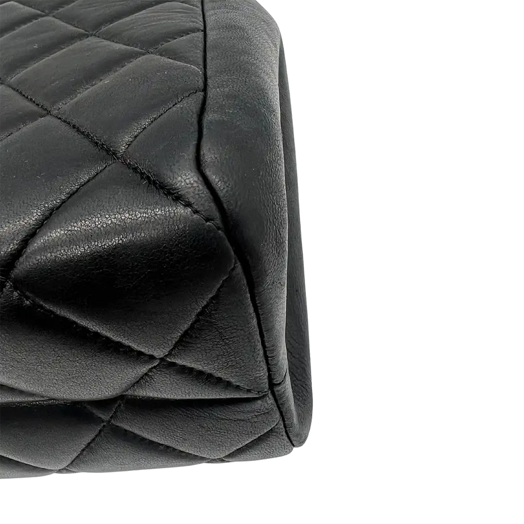 Chanel Vintage Bag Detail Boden 1