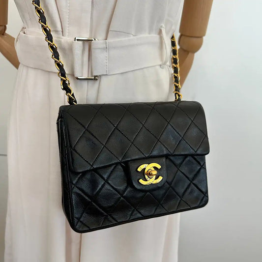 Chanel Vintage Mini Classic Flap Schultertasche Lammleder Chanel