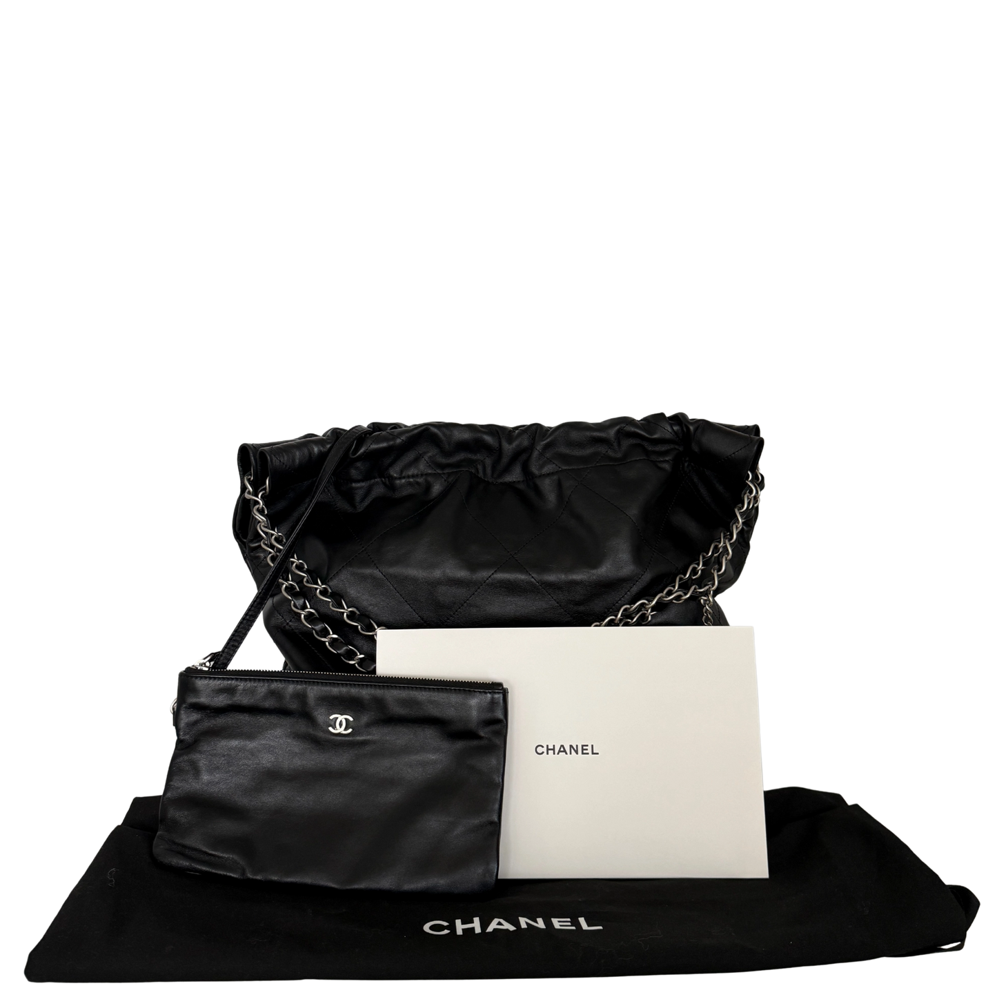 Chanel 22 mittelgroße Hobobag aus Kalbsleder Schwarz silberne Hardware / neuwertig Chanel