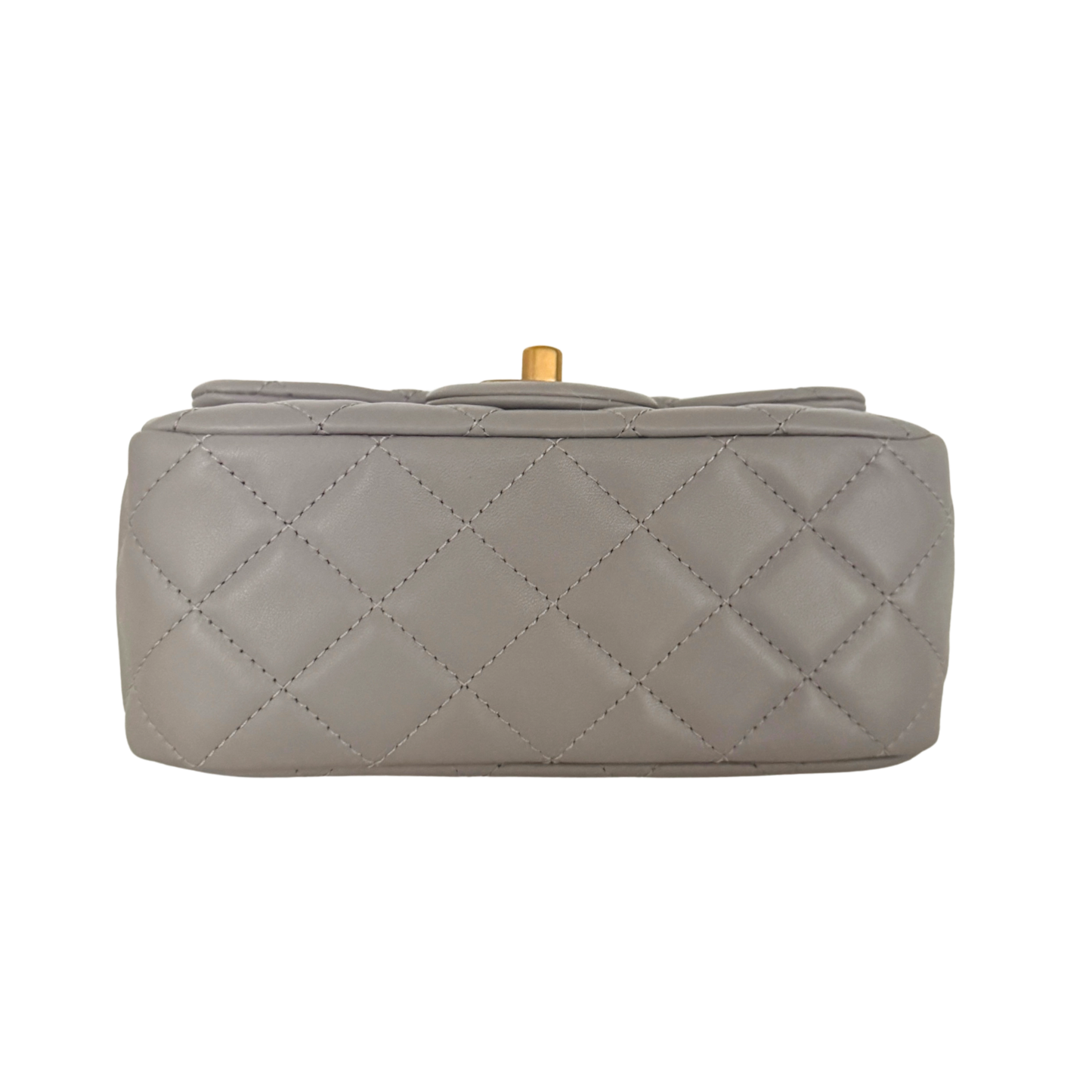 Chanel Kleine Pattentasche Lammleder und goldfarbenes Metall Hellgrau Fullset / neuwertig Chanel