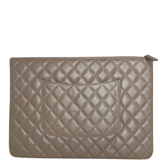 Chanel O Case Clutch Large Lammleder Beige Metallic Ruthenium Chanel