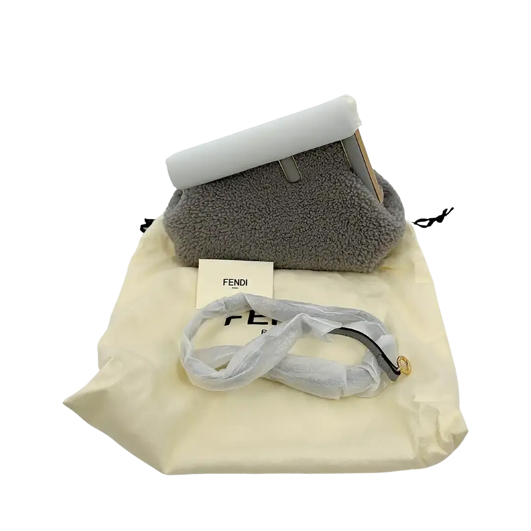 Fendi First klein Lammfell grau / ungetragen Fendi