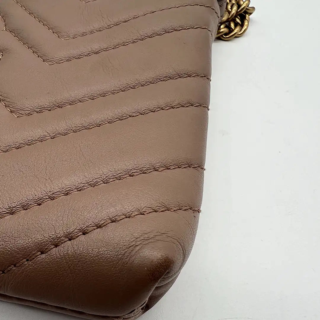 Gucci GG Marmont Matelasse Walle on Chain Mini Tasche mit Kette / gut Gucci
