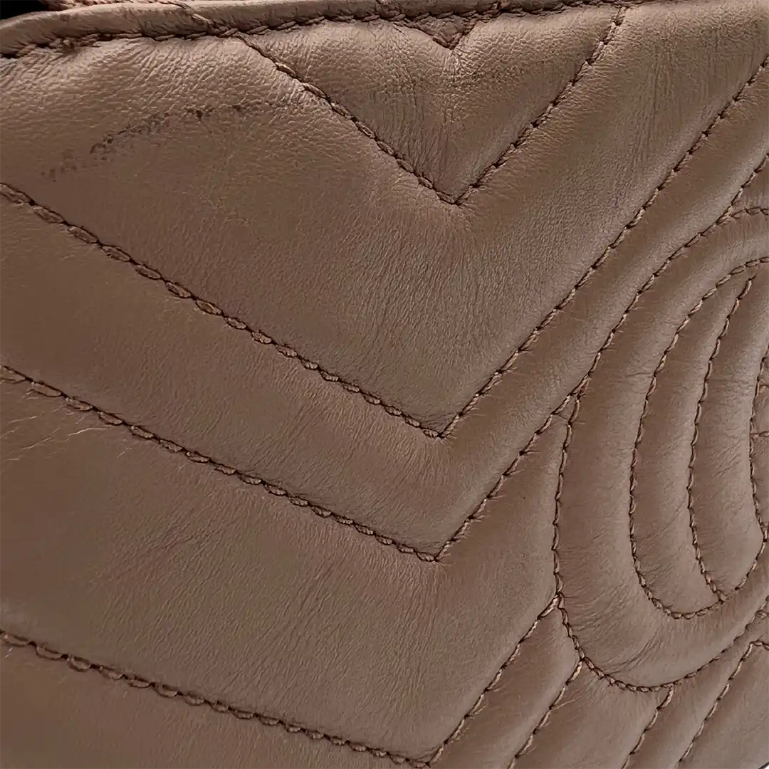 Gucci GG Marmont Matelasse Walle on Chain Mini Tasche mit Kette / gut Gucci