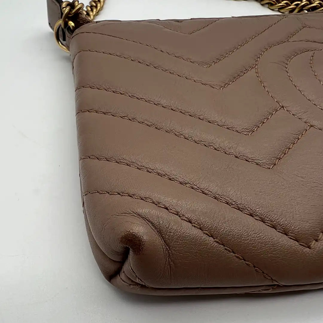 Gucci GG Marmont Matelasse Walle on Chain Mini Tasche mit Kette / gut Gucci