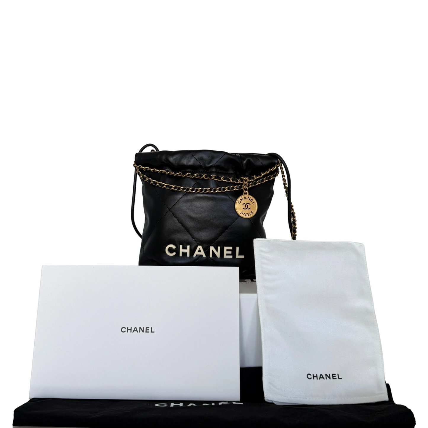 Chanel Kleine Chanel 22 Tasche Schwarz aus Kalbsleder goldene Hardware / neuwertig Chanel